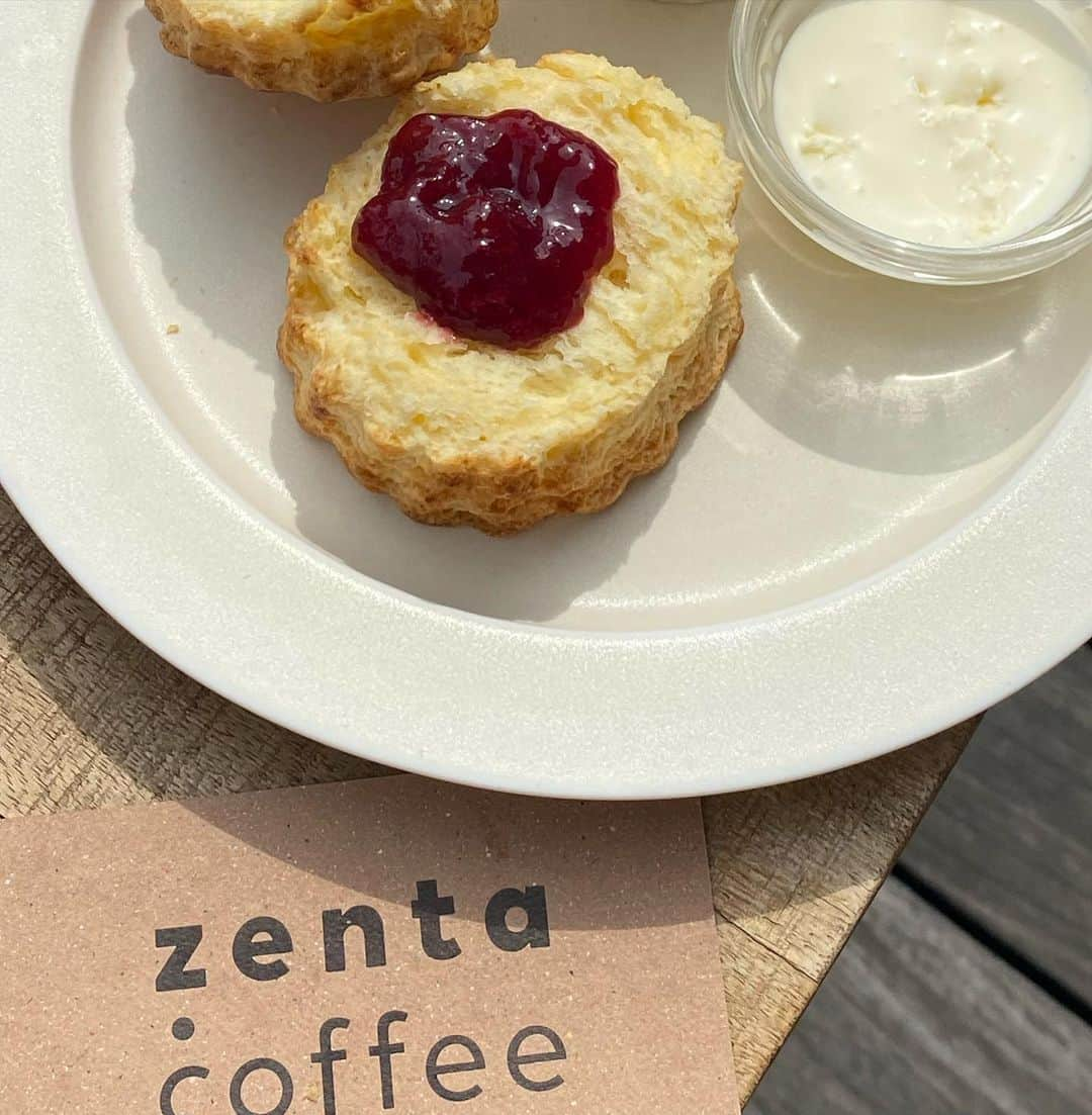 ひなたろす（佐原ひなた）さんのインスタグラム写真 - (ひなたろす（佐原ひなた）Instagram)「1/28 open 🍓  📍Zenta coffee / 代官山 @zentacoffee   テラス席もおしゃれすぎたし店内も広々で 地下もあった🤭新しいよね🥺✨✨  12時に行ったのに、ラスト２つとかで ギリギリ買えたんだぁ🥺  カヌレもレモンケーキもスコーンも みんなで行ったから沢山頼めた❤️‍🔥 店員さんも優しくて素敵カフェだったなぁ☁️  #代官山カフェ　#渋谷カフェ #zentacoffee #代官山ランチ #カフェ巡り #カフェ好きな人と繋がりたい #東京カフェ #東京観光 #淡色女子 #淡色コーデ #淡色カフェ #ベージュカラー」3月23日 22時02分 - saharahinata