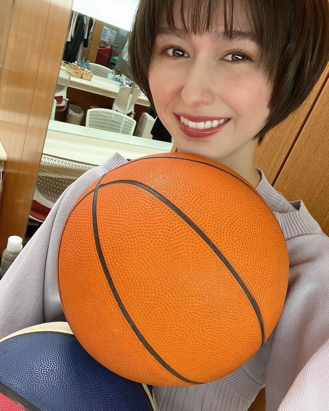 TBS「ビジネスクリック」さんのインスタグラム写真 - (TBS「ビジネスクリック」Instagram)「🏀後提供🏀  本日の後提供は #菜波 キャスターの特技 #バスケ でお送りししました✨  あの技❕すごくないですか⁉️🤍  #TBS #ビジネスクリック #ビジクリ」3月24日 1時10分 - business_click
