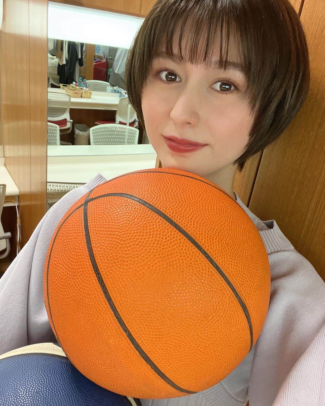 TBS「ビジネスクリック」さんのインスタグラム写真 - (TBS「ビジネスクリック」Instagram)「🏀後提供🏀  本日の後提供は #菜波 キャスターの特技 #バスケ でお送りししました✨  あの技❕すごくないですか⁉️🤍  #TBS #ビジネスクリック #ビジクリ」3月24日 1時10分 - business_click