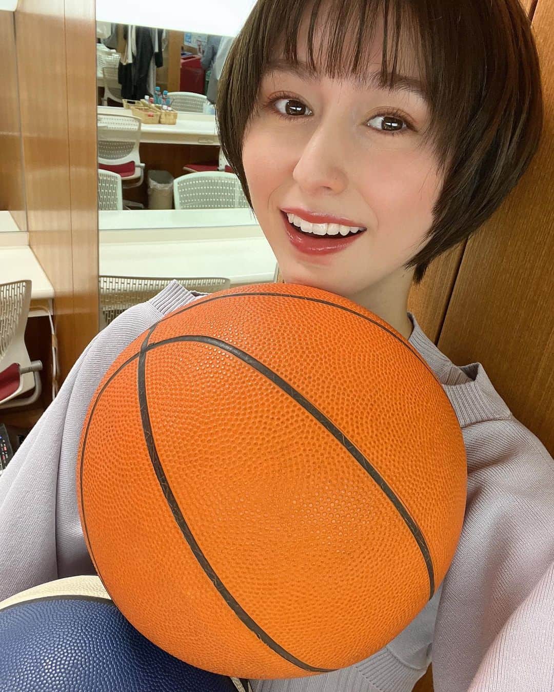 TBS「ビジネスクリック」さんのインスタグラム写真 - (TBS「ビジネスクリック」Instagram)「🏀後提供🏀  本日の後提供は #菜波 キャスターの特技 #バスケ でお送りししました✨  あの技❕すごくないですか⁉️🤍  #TBS #ビジネスクリック #ビジクリ」3月24日 1時10分 - business_click