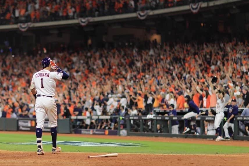 カルロス・コレアさんのインスタグラム写真 - (カルロス・コレアInstagram)「Thank you Houston.   Thank you to the Astros organization for the great moments in the past 10 years.  Thank you to the fans for embracing me as one of your own. From a 17 year old boy to a 27 year old father you’ve seen me grow, and you’ve shown me your love and support ❤️  Thank you to my former teammates for making me the player and person I am today. We will always be family.   Now it’s time to say goodbye but the memories will live on forever 🙏🏽   Love you H-Town 🧡  Minnesota let’s get to work. My family and I are excited for this new chapter. Looking forward to seeing you all at Target Field 👊🏽」3月24日 7時16分 - teamcjcorrea