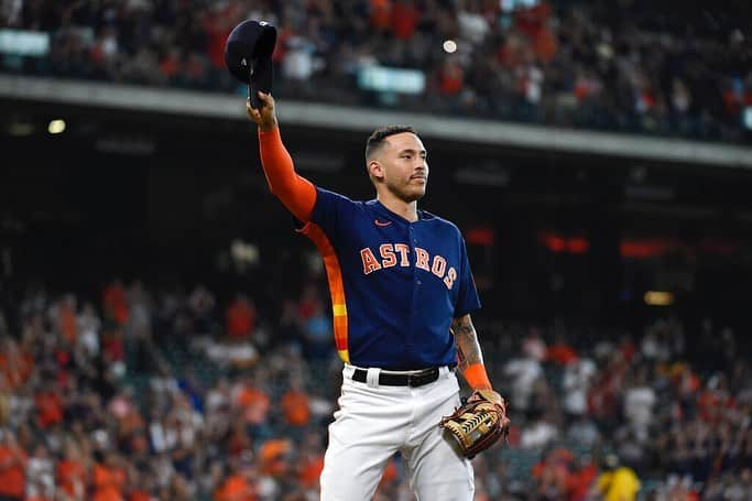 カルロス・コレアさんのインスタグラム写真 - (カルロス・コレアInstagram)「Thank you Houston.   Thank you to the Astros organization for the great moments in the past 10 years.  Thank you to the fans for embracing me as one of your own. From a 17 year old boy to a 27 year old father you’ve seen me grow, and you’ve shown me your love and support ❤️  Thank you to my former teammates for making me the player and person I am today. We will always be family.   Now it’s time to say goodbye but the memories will live on forever 🙏🏽   Love you H-Town 🧡  Minnesota let’s get to work. My family and I are excited for this new chapter. Looking forward to seeing you all at Target Field 👊🏽」3月24日 7時16分 - teamcjcorrea