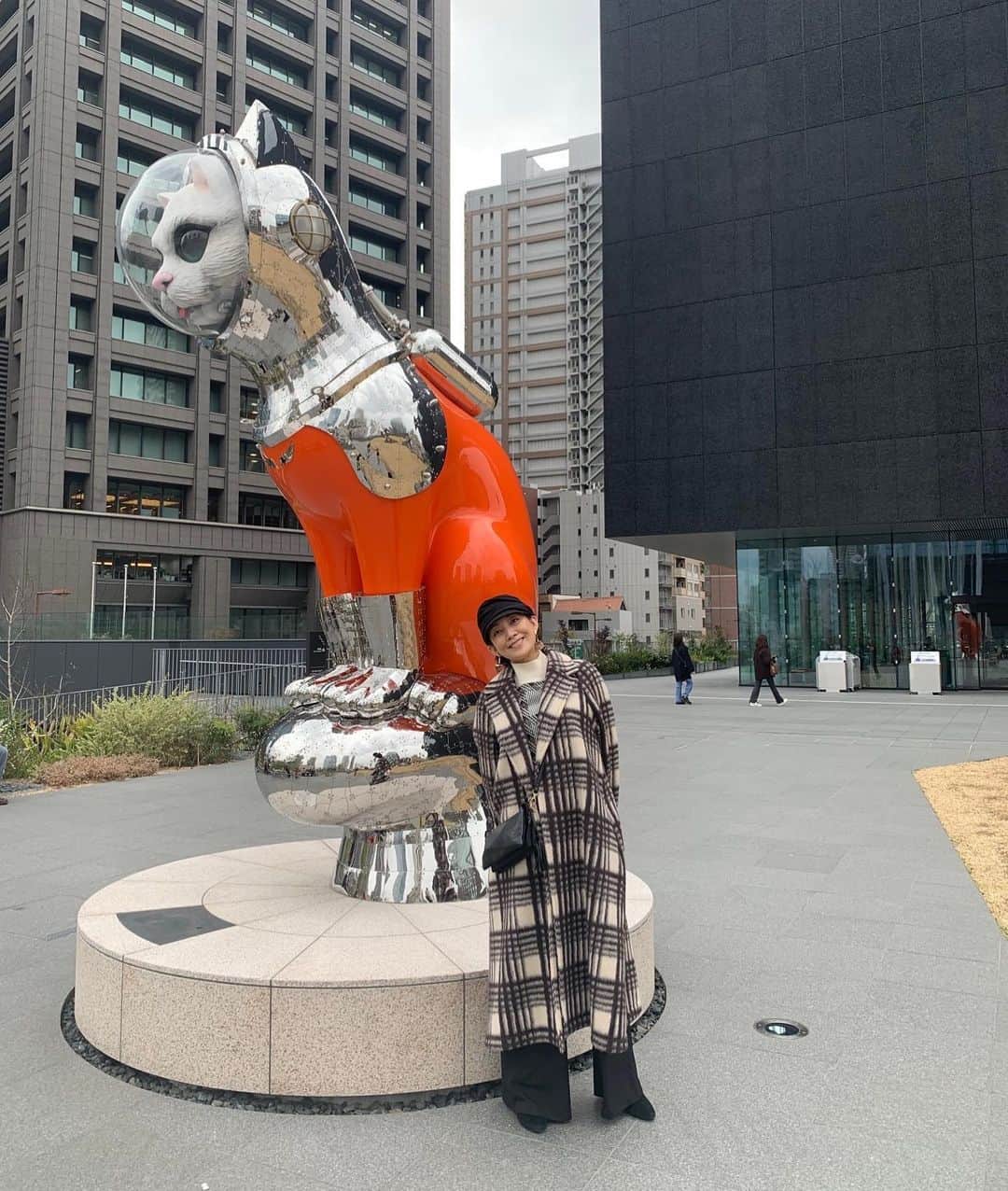 田中美里さんのインスタグラム写真 - (田中美里Instagram)「大好きな人たちとご一緒できた大阪でのお仕事が終わり、最近新しく出来た大阪中之島美術館へ。  今は展示準備中で残念だったけど、素敵な建物で充分楽しむ事ができました。  #大阪 #大阪中之島美術館  #2枚目の写真がお気に入り  撮影時のみマスクを外しています。」3月24日 16時05分 - misatotanaka77