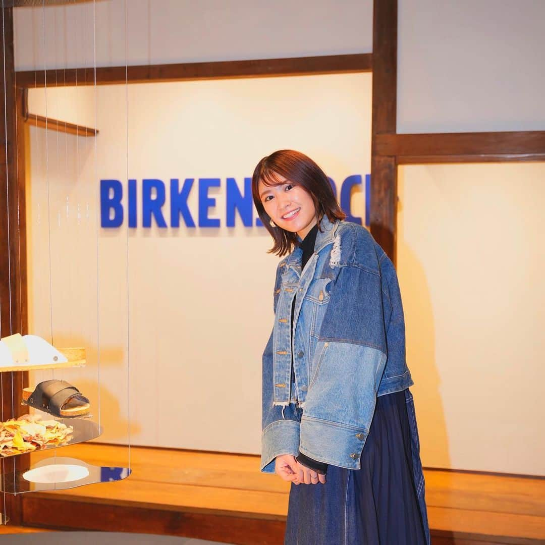 久松郁実さんのインスタグラム写真 - (久松郁実Instagram)「⁡ ⁡ ⁡ BIRKENSTOCK POP-UP  に行ってきました🧡 シューズはもちろん 空間も素敵でした☺️💫🩴 ⁡ UNKNOWN HARAJUKU で7/31まで開催されてるそうです🌈 ⁡ ⁡ #birkenstock  #birkenstockpopup  #ビルケンシュトック  @birkenstock  @birkenstock_jp」3月24日 16時26分 - ikumi_hisamatsu