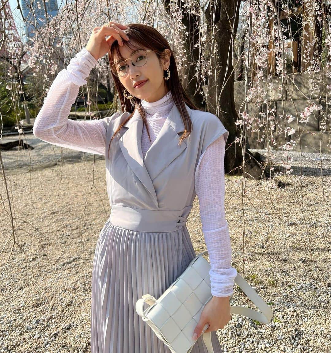 舟山久美子（くみっきー）さんのインスタグラム写真 - (舟山久美子（くみっきー）Instagram)「🌸🌸🌸🌸🌸  この季節が1番すき🥰  マシュ君に内緒でまめさんと2人お花見してきた🤫🌸笑  よく笑う息子君に日々癒されています🥺🙏 最近はちょっぴり人見知りが始まってきたのか、たまにぐずるようになりました👶成長成長✨！  お洋服はタグ付け🏷しておきます♪  #お花見  #お花見コーデ  #春コーデ  #芝公園」3月24日 20時29分 - kumikofunayama