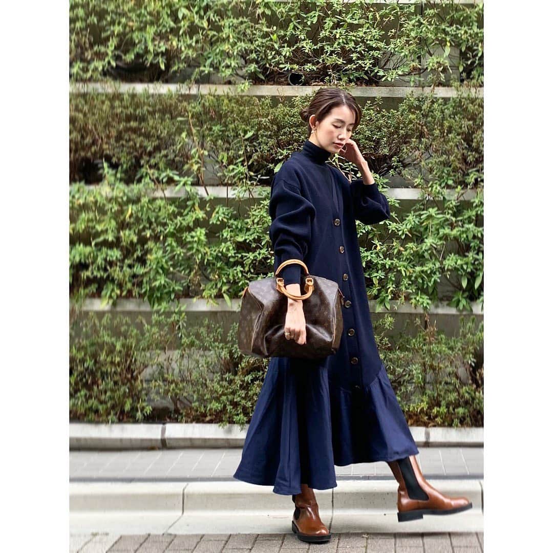 武藤京子さんのインスタグラム写真 - (武藤京子Instagram)「* * 先日のお洋服 * 展示会でオーダーしていた @herin.cye のネイビーのワンピース * ブラウンの小物と合わせて♡ * #HeRINCYE #louisvuitton #zara #アメブロ更新しました」3月24日 21時15分 - kyokomuto0628