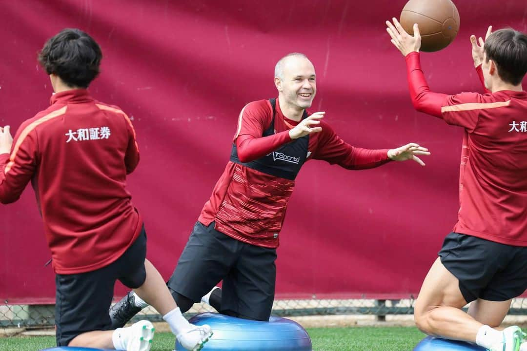 アンドレス・イニエスタさんのインスタグラム写真 - (アンドレス・イニエスタInstagram)「Vuelta a los entrenamientos! 😃⚽️  今日から練習スタート 😃⚽」3月24日 21時19分 - andresiniesta8