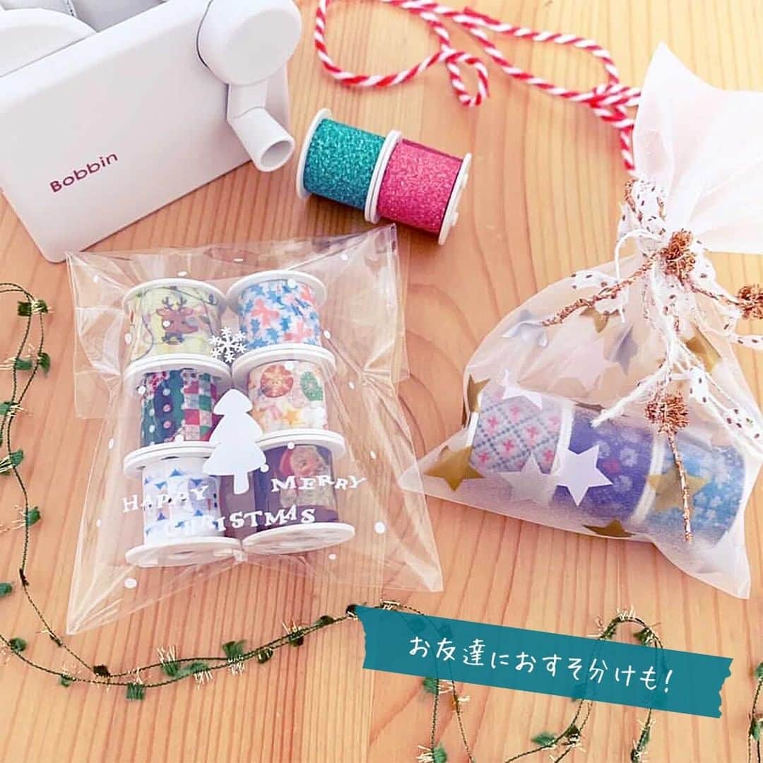 カインズさんのインスタグラム写真 - (カインズInstagram)「かわいいマスキングテープを見つけると、ついつい買ってしまいませんか♪ でも、収納や持ち運びに悩みが。。。  そんな悩みを解決してくれるのが「Bobbin」です。文房具メーカーのKOKUYO（ @kokuyo_st ）さんが開発したマステをコンパクトにできるアイテム。テープやケースなどがラインナップされ、マステがもっと楽しくなると文具女子の間で話題となっています。  マステを「コマキキ」にセットしてハンドルをくるくる回すだけで、小さなボビンテープが完成。 そう、いつものマステがミニサイズになるんです。 ミニサイズならば学校や職場に持っていくものラクですし、友達とのおすそ分けにも手軽にできますね。  ちょっと話は変わりますが、「コマキキ」ってかわいい名前だと思いませんか？  KOKUYOさんから聞いたところ、小巻き機をイメージしているとのこと。  カインズ限定として、落ち着いた印象の「くすみピンクカラー」のBobbinツールセットをご用意。  マステを使って、手帳や仕事道具をかわいくオシャレにアレンジしちゃいましょう。  ■【数量限定】コクヨ 限定カラーボビンセット くすみピンク 価格 1,380円 （税込） https://www.cainz.com/g/4901480375762.html ※限定品により、なくなり次第終了となります。  ○マスキングテープともっと楽しく コクヨ Bobbin（ボビン） https://www.cainz.com/contents/household-supplies/bobbin.html  ※一部店舗では売価が異なる場合がございます。 ※一部店舗、オンラインショップではお取り扱いがない場合がございます。ご了承ください。 ※商品のデザインや仕様などは予告なく変更になる場合がございます。  #cainz #cainzhome #カインズ #カインズホーム #くらしにららら #マステ巻き巻き #kokuyo #bobbin #コクヨボビン #コマキキ #ボビンでまきまき #マスキングテープ #マステ #ボビン収納　#文具収納　#文房具収納 #マステ沼 #マステ活用 #マステ好き #マステ収納 #文房具好き #手帳好き #文具女子 #手帳タイム #おうちノート部 #シール貼り隊 #手帳ゆる友」3月25日 12時01分 - cainz_official