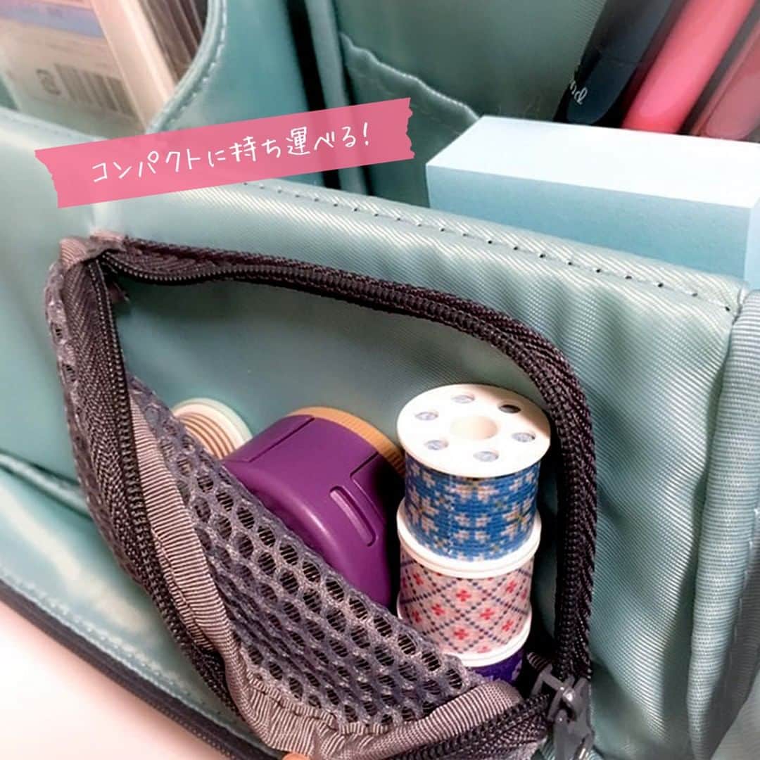 カインズさんのインスタグラム写真 - (カインズInstagram)「かわいいマスキングテープを見つけると、ついつい買ってしまいませんか♪ でも、収納や持ち運びに悩みが。。。  そんな悩みを解決してくれるのが「Bobbin」です。文房具メーカーのKOKUYO（ @kokuyo_st ）さんが開発したマステをコンパクトにできるアイテム。テープやケースなどがラインナップされ、マステがもっと楽しくなると文具女子の間で話題となっています。  マステを「コマキキ」にセットしてハンドルをくるくる回すだけで、小さなボビンテープが完成。 そう、いつものマステがミニサイズになるんです。 ミニサイズならば学校や職場に持っていくものラクですし、友達とのおすそ分けにも手軽にできますね。  ちょっと話は変わりますが、「コマキキ」ってかわいい名前だと思いませんか？  KOKUYOさんから聞いたところ、小巻き機をイメージしているとのこと。  カインズ限定として、落ち着いた印象の「くすみピンクカラー」のBobbinツールセットをご用意。  マステを使って、手帳や仕事道具をかわいくオシャレにアレンジしちゃいましょう。  ■【数量限定】コクヨ 限定カラーボビンセット くすみピンク 価格 1,380円 （税込） https://www.cainz.com/g/4901480375762.html ※限定品により、なくなり次第終了となります。  ○マスキングテープともっと楽しく コクヨ Bobbin（ボビン） https://www.cainz.com/contents/household-supplies/bobbin.html  ※一部店舗では売価が異なる場合がございます。 ※一部店舗、オンラインショップではお取り扱いがない場合がございます。ご了承ください。 ※商品のデザインや仕様などは予告なく変更になる場合がございます。  #cainz #cainzhome #カインズ #カインズホーム #くらしにららら #マステ巻き巻き #kokuyo #bobbin #コクヨボビン #コマキキ #ボビンでまきまき #マスキングテープ #マステ #ボビン収納　#文具収納　#文房具収納 #マステ沼 #マステ活用 #マステ好き #マステ収納 #文房具好き #手帳好き #文具女子 #手帳タイム #おうちノート部 #シール貼り隊 #手帳ゆる友」3月25日 12時01分 - cainz_official