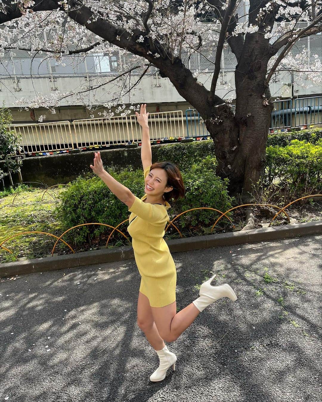 亜矢みつき（神谷充希）さんのインスタグラム写真 - (亜矢みつき（神谷充希）Instagram)「🌸 桜みつけた！！ #収録 #オフショット #桜 #春 #花見」3月25日 14時14分 - ma.yamitsuki