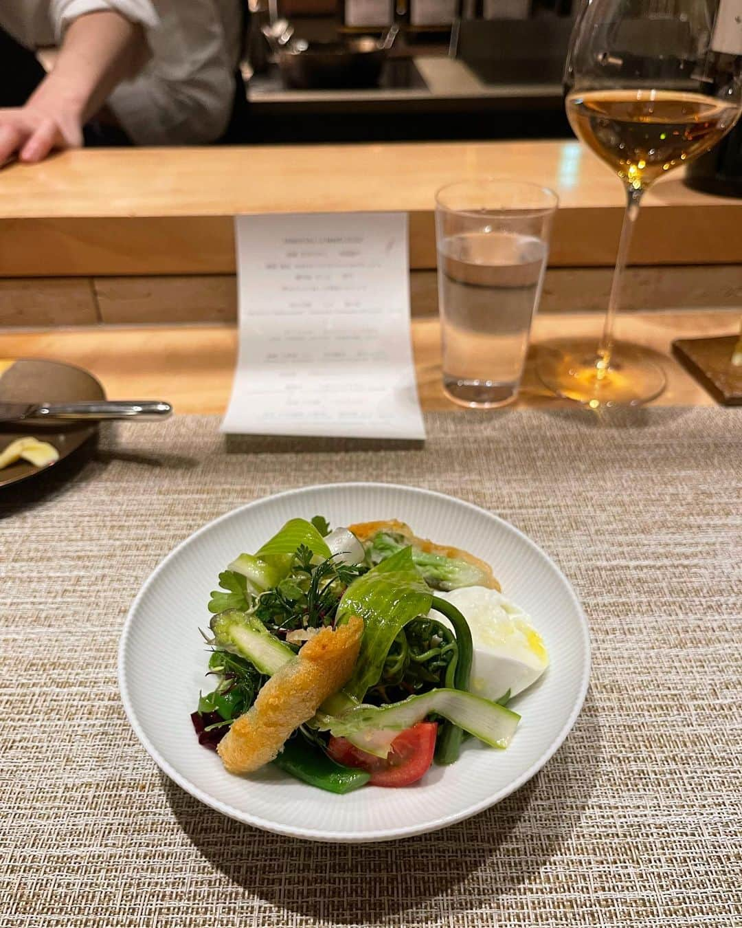 山根千佳さんのインスタグラム写真 - (山根千佳Instagram)「. . 美食家のお友達と ご飯を食べに行きました☺️🍓 普段は和食が多いのでフレンチは珍しい！  そして大相撲三月場所が かなり盛り上がっていて幸せ！ 今場所は相撲の質がいつもに増して高くて 興奮しています！優勝争いどうなるかな…🤔  毎日大相撲ブログに詳しく綴っています💌 . . #zara #zarawoman #zaraoutfit  #zarafashion #zaradress #ザラジョ  #ザラ #ザラコーデ #山根千佳  #sugalabo #スガラボ #東京グルメ」3月25日 20時10分 - yamane_chika