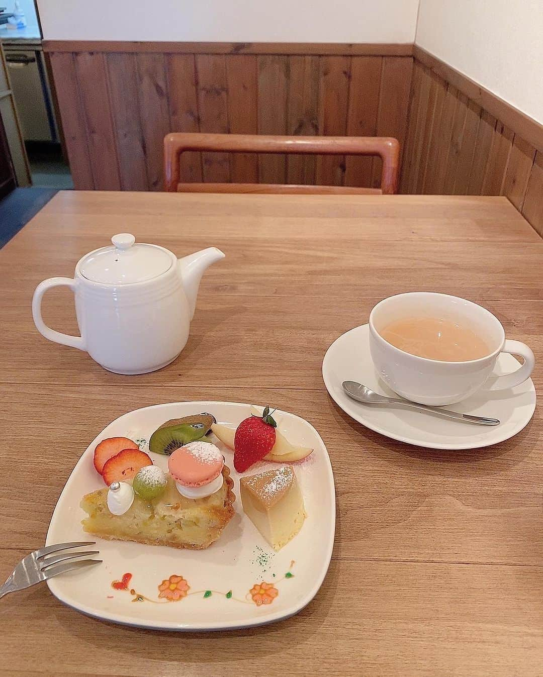 藤崎未夢さんのインスタグラム写真 - (藤崎未夢Instagram)「♡  📍Galette cafe  妹が鳥屋野体育館で部活中に ひとりカフェ☕️ 鳥屋野体育館からも歩いて行けちゃいます！  いろんな種類のケーキがあって どれも美味しそうだった〜🍰🤍 プレートの上が全部かわいい！！ . .  #新潟 #新潟カフェ #ガレットカフェ #Galettecafe #新潟スイーツ部 #未夢ちゃんとデート」3月25日 21時06分 - miyu_miyu_ngt48