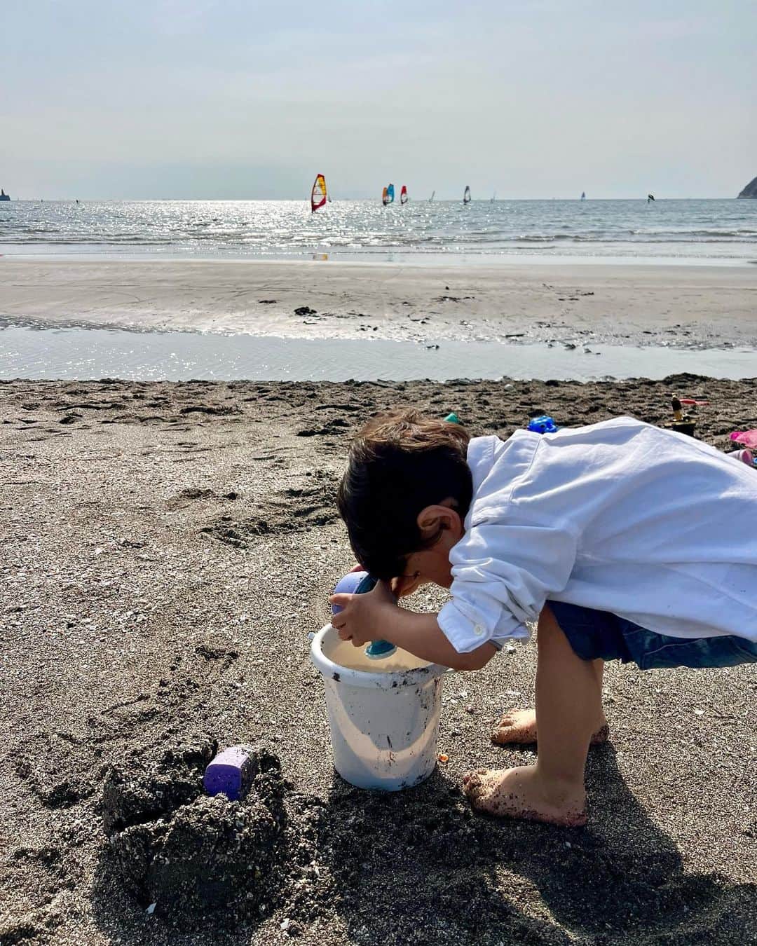Ayaさんのインスタグラム写真 - (AyaInstagram)「🌊🌊🌊 最近は色んな友達と少しづつ 遊べるようになって成長を感じる🥺 今日も泥まみれになりながら 一生懸命遊んでたっ🤣❤️ 最近は砂遊びがブームな僕👦🏻  #２歳#2歳男の子#海#水遊び#砂遊び大好き #男の子ママ#マタニティライフ🤰」3月25日 21時10分 - aya__fit