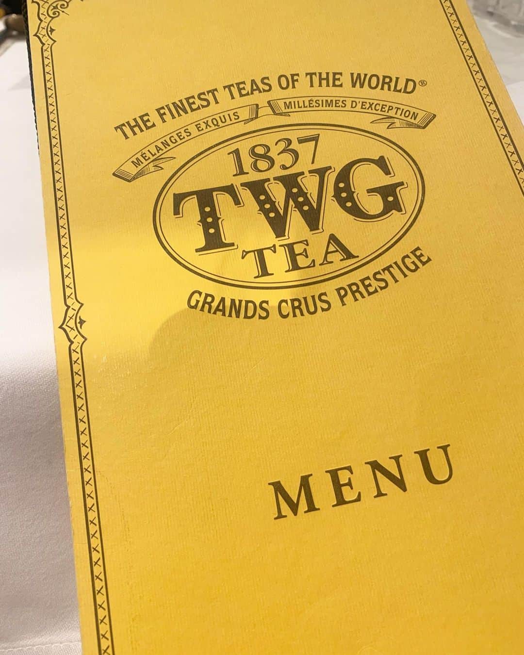 林莉世さんのインスタグラム写真 - (林莉世Instagram)「念願の🥺💓💓 TWG teaのカフェ☕️  最近コーヒーに浮気していたけど やっぱり紅茶好きだな〜 紅茶の種類が豊富すぎて（6ページくらい？）すごく悩んだ〜  #TWG#TWGtea#TWG自由が丘#カフェ#紅茶好き#紅茶好きと繋がりたい#自由が丘カフェ#アナウンサー#フリーアナウンサー#林莉世」3月25日 21時25分 - rise_hayashi