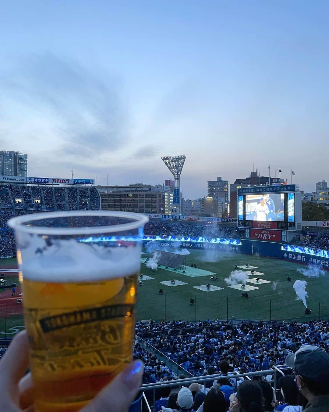 水越愛華さんのインスタグラム写真 - (水越愛華Instagram)「浜スタ開幕戦⚾️💙  ビール飲みすぎた〜 でも楽しかった〜  好きな人達に会える大好きな場所🏟  #横浜スタジアム #浜スタ#ビール#売り子」3月26日 10時23分 - iamemika21