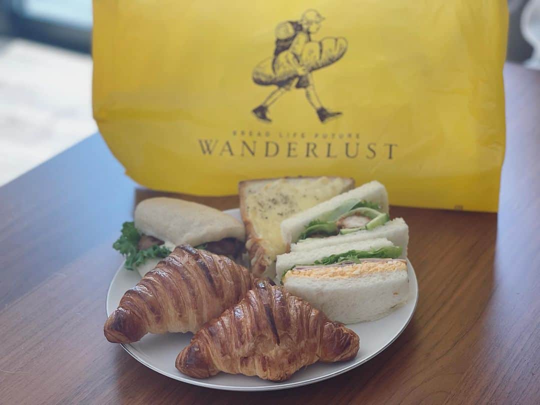 本田朋子さんのインスタグラム写真 - (本田朋子Instagram)「どれを食べても美味しいなぁ。 ちょっとずつ…半分こしながら、みんなで食べました！  イートインでモーニングも食べたいなぁ♡  #群馬県 #太田市 #パン屋  #wanderlust  #朝パン  #本田朋子のweekly献立  #amazon #楽天 #全国の書店で発売中」3月26日 11時12分 - tomoko_honda_official_phonics