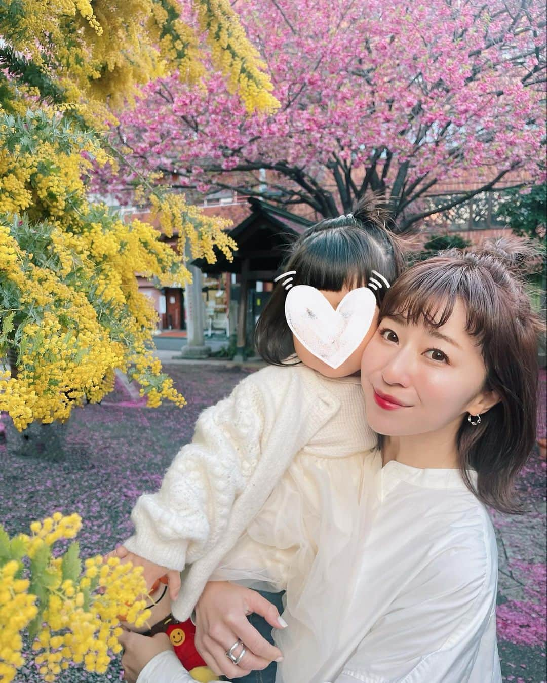 水野佐彩さんのインスタグラム写真 - (水野佐彩Instagram)「・ 桜とミモザが見られる蔵前神社へ⛩🌸💛 #きょうのわたちたち👩‍👧  #手放さないアンパンマン  👗 @mone__official  👧🏻 @zarakids   #153cmコーデ #おちびコーデ #おちびの輪 #Sサイズコーデ #ままコーデ #ママコーデ #ママライフ #2020年ベビー #女の子ママ #女の子ベビー #ブルベ夏 #ブルベ #ブルベサマー #ソフトエレガント #ウェーブ #骨格診断ウェーブ #2歳女の子 #2歳女の子ママ #蔵前神社 #桜とミモザ #朝活」3月26日 18時30分 - saaya_mizuno