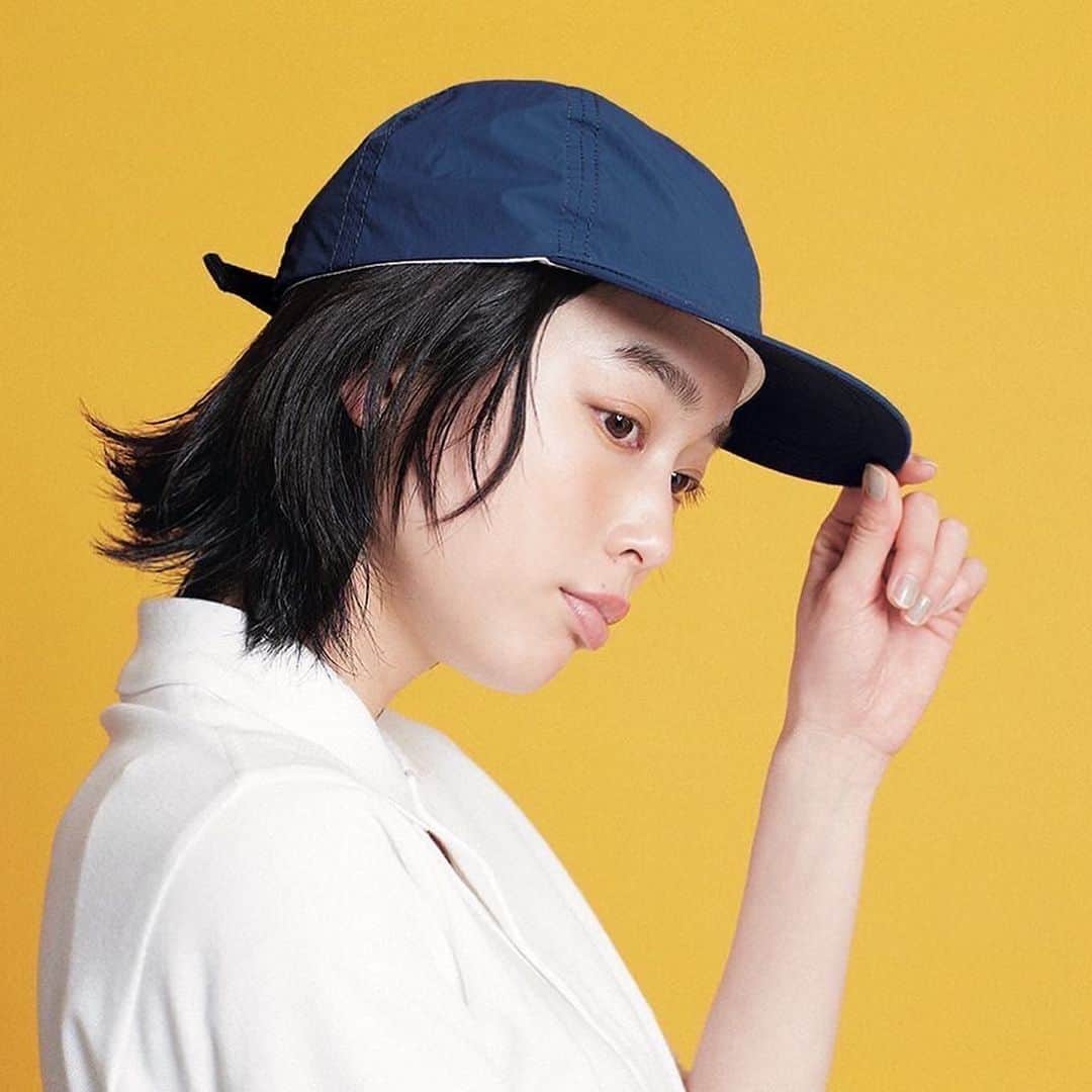 minaさんのインスタグラム写真 - (minaInstagram)「発売中のmina5月号「BASIC STYLE WITH CAP」企画から、大人女子におすすめのキャップを紹介します！   Item---------------   Photo1   生地と同色のステッチを使用しているので、カジュアルになりすぎないんです。   キャップ 7,700円／TEMBEA（TEMBEA TOKYO） @tembea_torso_design   Photo2   アメリカンフォントを用いたイニシャルのアップリケが可愛い。   アルファベットキャップ 6,600円／MASTER&Co.（マッハ55リミテッド） @mach55official   Photo3   ブランドの定番人気のチノパンと同じ素材で、上品なツヤとハリ感が特徴。   チノキャップ 8,580円／SCYE BASICS（マスターピースショールーム） @masterpiece_japan   -------------------   mina5月号をぜひチェックしてくださいね✨   #mina #minamagazine #ミーナ #週末女子 #吉倉あおい」3月26日 18時58分 - mina.magazine