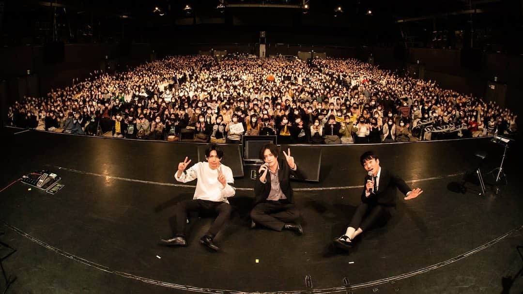 WANDSさんのインスタグラム写真 - (WANDSInstagram)「WANDER-LAND NEO FAN MEETING 2021 -やっと会えるね !!- Streaming Edition」 お楽しみいただけましたか？  アーカイブ配信は、2022年3月27日(日)12:00〜4月1日(金)23:59となります！  また、この後20時30分頃にFCサイトを更新予定です。 ぜひそちらもご覧ください！  #WANDS #第5期 #上原大史 #柴崎浩 #木村真也 #ファンクラブイベント配信 #配信は大阪公演です #お待たせしました #あの頃は寒かったですね #そりゃ足あっためるやついりますね #正式名称ご存知ですか #この後FCサイトも更新しますね #そちらもおススメなんです #明日のアーカイブ開始まではそちらをご覧下さい」3月26日 20時15分 - wands_official