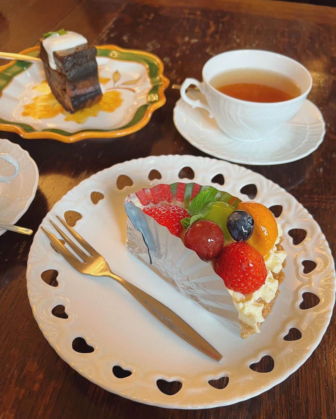 秋山衣梨佳さんのインスタグラム写真 - (秋山衣梨佳Instagram)「☕️🏠🍂 　 　 @#再會 気になってたレトロ喫茶〜☕️💭 年末くらいに行ったやつを今更。 西洋のアンティーク家具がたくさんで 日本じゃないみたいだった！！！ ケーキも美味しかった〜😋🍰 ままに車で連れてってもらった、ありがとう🚙 　 　 #京都カフェ#山科カフェ」3月26日 20時59分 - akiyamaerika