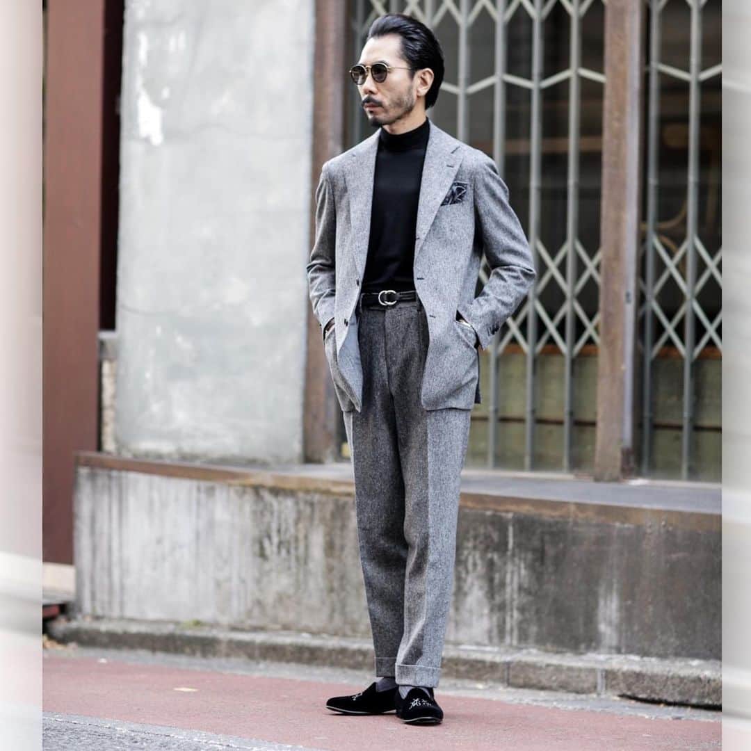 MEN'S EX 男性総合ファッション誌『メンズ・イーエックス』公式アカウントさんのインスタグラム写真 - (MEN'S EX 男性総合ファッション誌『メンズ・イーエックス』公式アカウントInstagram)「.  　 ファッショニスタのこだわりを詰めた別注靴が完成！   上：メンズドレスバイヤーとして活躍する福島雄介氏が提案するスリッポン。シンプルな佇まいの中にノーブルな雰囲気を醸し出す。インソールも通常より少し厚めにし、クッション性にも優れる。4万9500円。中：ビームスＦディレクターの西口修平氏が手掛けたのは、ドレッシーなビットローファー。ノーズの長さにもこだわり、エレガントな雰囲気を追求。フレックスソールの特徴を踏襲し、履き心地も抜群だ。6万９300円。下：王道スーツに本当に必要な1足をコンセプトに、ファッションディレクターの干場義雅氏が考案。オーセンティックなラストを採用しながら履き心地にもこだわっている。6万９300円　　 　 　  ※「FANS.浅草本店」によるコンバースのリペアサービスも開催！（3月16日～4月12日）    #阪急メンズ東京 #PR  #mens_ex #メンズエグゼクティブ　 #magazine #fashionmagazine #fashiongram #fashionstyle #fashion #mensfashion #suits #suit #suitstyle #jacket #jacketstyle #tie #tiedup #スーツ #ootd #ootdfashion #ootdstyle #mnswr #summer #summerfashion #japan #shoes#革靴」3月27日 9時22分 - mens_ex