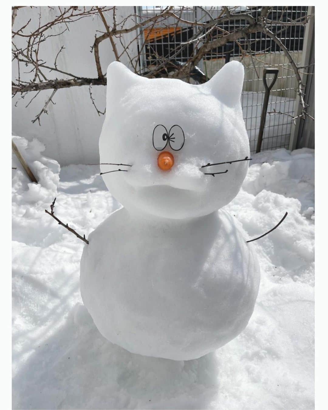 市川由衣さんのインスタグラム写真 - (市川由衣Instagram)「. はろー ⁡ 我が家の雪まつり❄️ 5歳と48歳の共作👏 ⁡ なんかみたことある感…笑」3月27日 11時04分 - yui_ick