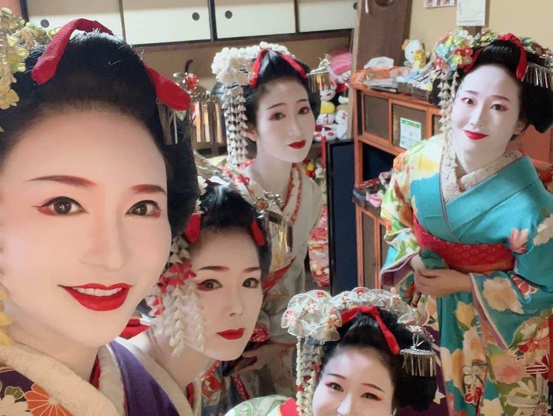 里美ゆりあさんのインスタグラム写真 - (里美ゆりあInstagram)「皆で京都旅行に行ってきました🥰  初めての舞妓体験🎶  良い思い出になりました♥️  凄く楽しかったぁ😆  インスタLIVEもありがとう❣️  #ペ部 #京都 #舞妓  #家族 #family」3月27日 11時48分 - satomiyuria