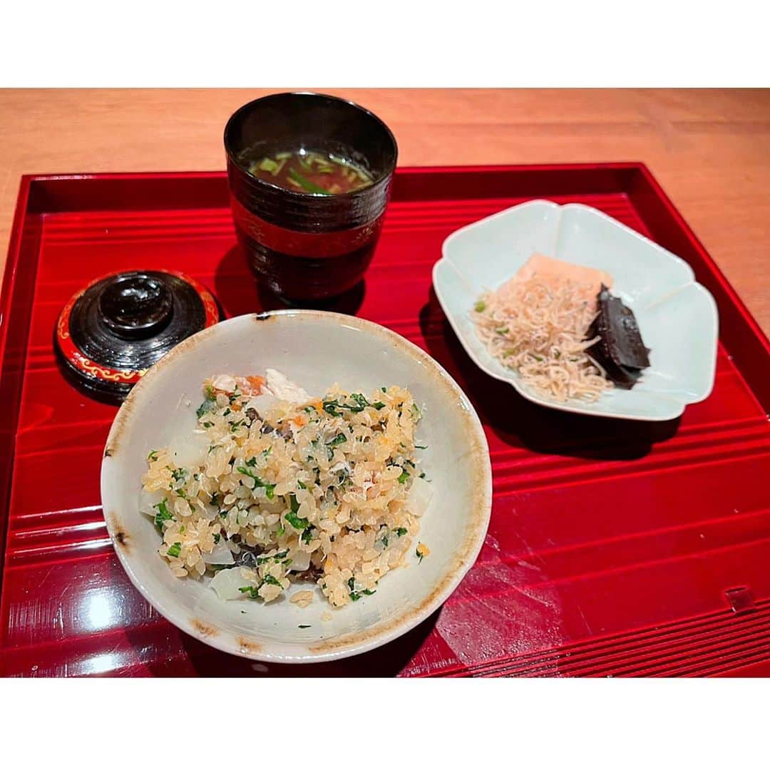 百合華さんのインスタグラム写真 - (百合華Instagram)「京都二条にあるミシュラン一つ星の日本料理『二条城 ふる田』にてディナータイム✨✨  古民家を改装なされた風情ある空間で旬の高級食材をふんだんに使用した大将お任せディナーコースを頂きました🥰  職人技で煌びやかに彩られた様々なお魚料理達はお出汁まで存分に愉しむ事が出来ました💕  #日本料理の素晴らしさを学ぶ   この日は大将御一人だったのですがまるで魔法使いのようなスムーズな流れと職人魂を感じる逸品料理の数々に感動致しました💖  #魔法使いのようにその空間に魔法をかけて   #美味しい時間はしあわせ時間   #japan #日本 #kyoto  #京都 #二条城 #日本料理 #二条城ふる田  #michelin1star  #ミシュラン一つ星  #日本料理の真髄  #旬の食材をふんだんに  #和食の素晴らしさを堪能  #日本料理は奥が深い  #大将のこだわり  #贅沢ディナー  #高級食材 #美食 #美食家」3月27日 12時10分 - yurika.lovelily
