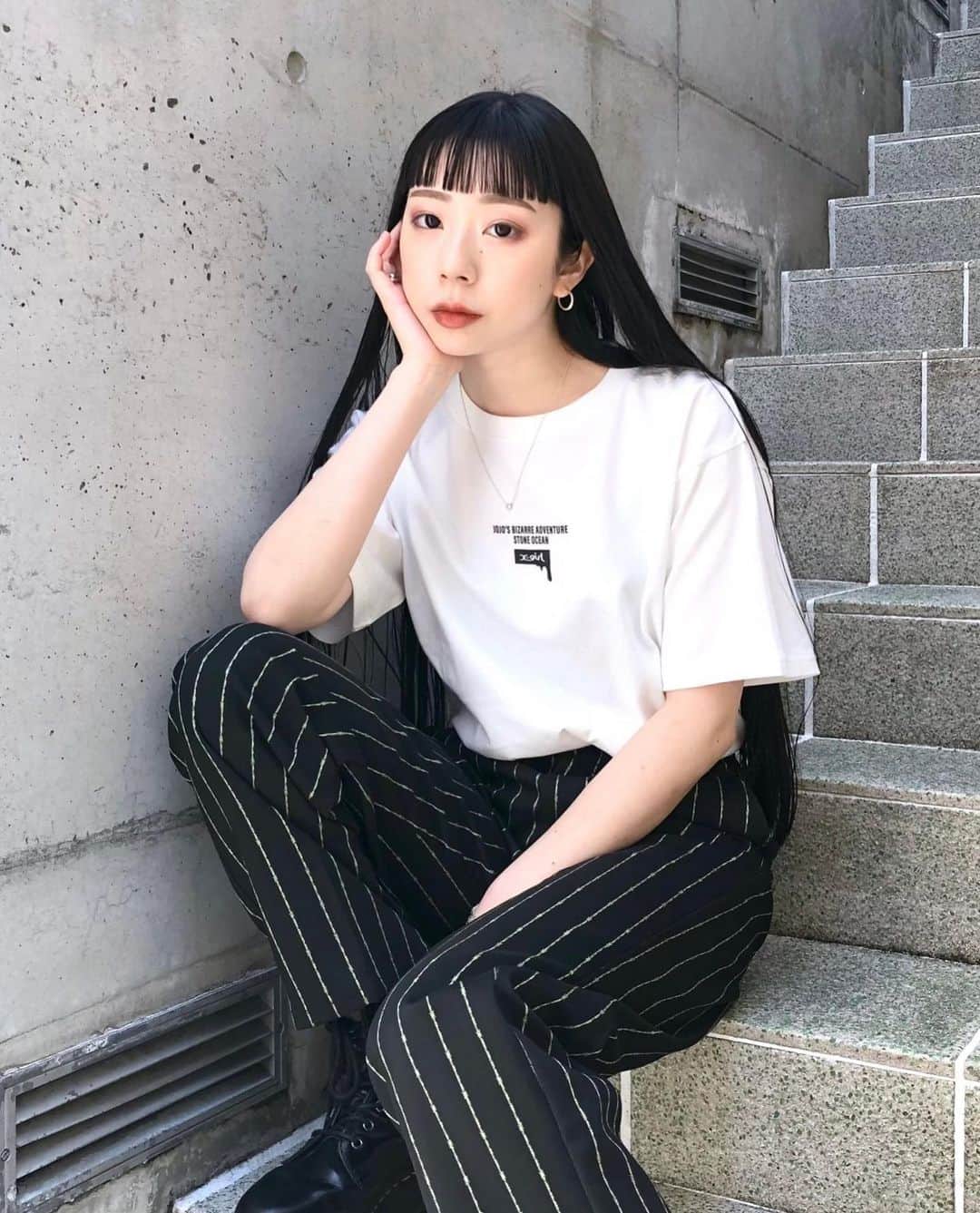 XGIRL_ootdさんのインスタグラム写真 - (XGIRL_ootdInstagram)「#xgirl_ootd   3/25(金)より、アニメ「ジョジョの奇妙な冒険 ストーンオーシャン」とのコラボレーションコレクションを発売‼︎  ▪️X-girl × STONE OCEAN DISC S/S TEE ￥5,500(税込)  ----------------------------------------------- X-girl store STAFF  @yuriiii2 162cm ▪️BARBED WIRE PINSTRIPE PANTS ￥14,300(税込)  X-girl NAGOYA STAFF  @xxgnamii 155cm ▪️PATCHWORK DENIM FLARE PANTS ￥15,400(税込) -----------------------------------------------  【 「ジョジョの奇妙な冒険」 】 1987年より「週刊少年ジャンプ」にて連載がスタートした荒木飛呂彦原作の大人気漫画。現在、原作第6部にあたるアメリカの海に囲まれた刑務所を舞台に空条徐倫と仲間たちによる壮大な戦いを描いた「ジョジョの奇妙な冒険 ストーンオーシャン」のアニメ第1話〜第12話がNetflixにて全世界独占先行配信中。2022年1月からはTVでも放送されている。  #xgirl #xgirljp #エックスガール #ストリートコーデ #ストリートファッション #スタッフスナップ #コラボアイテム #コラボレーションアイテム #ジョジョの奇妙な冒険 #ジョジョ #jojonokimyounabouken」3月27日 19時40分 - xgirl_ootd