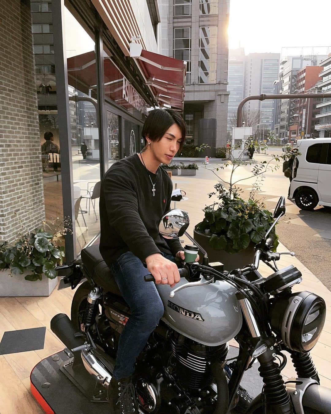 諸岡 昌紀さんのインスタグラム写真 - (諸岡 昌紀Instagram)「🏍🌬  #筋肉 #筋トレ #運動 #トレーニング #ワークアウト #筋肉男子 #マッチョ #腹筋 #逆三角形  #美ボディ #モデル #model #ジム #パーソナルジム #tattoo  #健康 #美容 #美白 #美意識向上」3月27日 19時57分 - yoshiki.fit