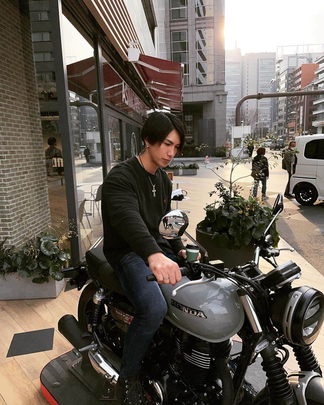 諸岡 昌紀さんのインスタグラム写真 - (諸岡 昌紀Instagram)「🏍🌬  #筋肉 #筋トレ #運動 #トレーニング #ワークアウト #筋肉男子 #マッチョ #腹筋 #逆三角形  #美ボディ #モデル #model #ジム #パーソナルジム #tattoo  #健康 #美容 #美白 #美意識向上」3月27日 19時57分 - yoshiki.fit