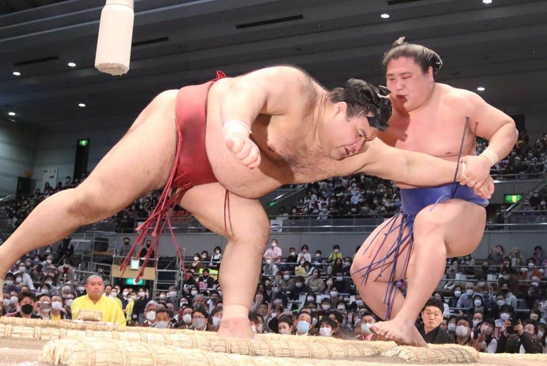 日本相撲協会さんのインスタグラム写真 - (日本相撲協会Instagram)「大相撲三月場所 若隆景が初優勝を果たしました！  千秋楽結びの一番では、正代に敗れましたが、決定戦では髙安に上手出し投げで下しました。  今場所も応援ありがとうございました！  @sumokyokai  #大相撲 #sumo #相撲 #力士 #お相撲さん #japanphoto #sumowrestlers #japanculture  #三月場所 #春場所 #大阪場所 #優勝 #おめでとう　#大阪　#若隆景　#荒汐部屋」3月27日 20時55分 - sumokyokai