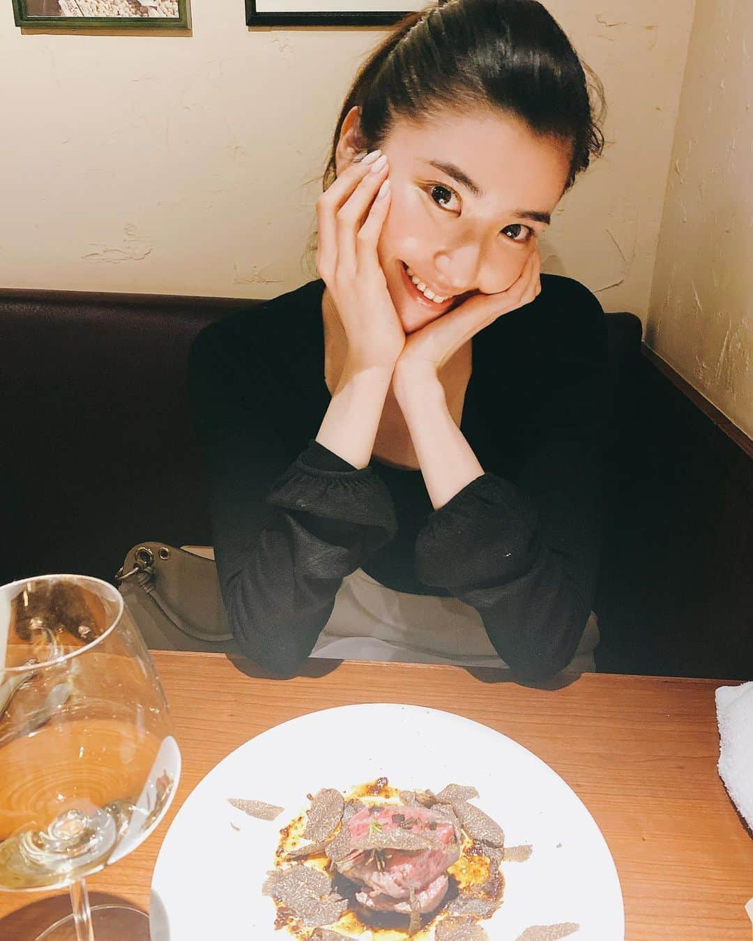 坂口佳穂さんのインスタグラム写真 - (坂口佳穂Instagram)「美味しいご飯とお酒と葵さん🤍🌸  お久しぶりだったのに 覚えてくださった笹川シェフありがとうございました😊」3月27日 21時22分 - s_ka_ho