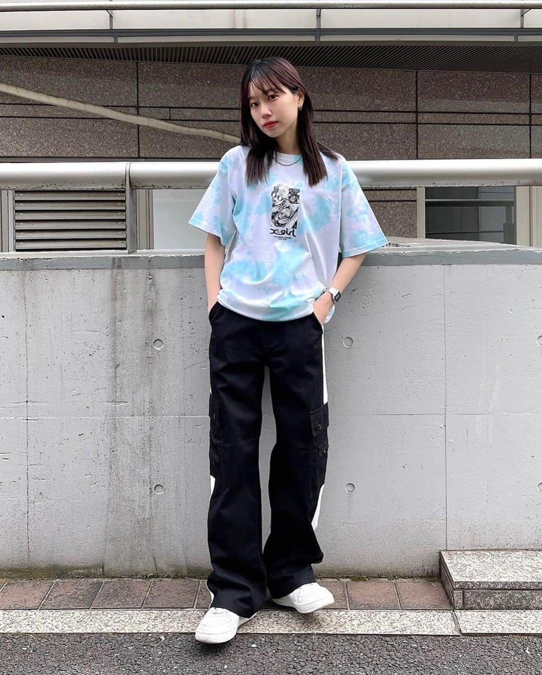 XGIRL_ootdさんのインスタグラム写真 - (XGIRL_ootdInstagram)「#xgirl_ootd   3/25(金)より、アニメ「ジョジョの奇妙な冒険 ストーンオーシャン」とのコラボレーションコレクションを発売‼︎  ▪️X-girl × STONE OCEAN JOLYNE S/S TEE ￥5,500(税込)  ----------------------------------------------- X-girl HARAJUKU STAFF  @amane_sss 157cm ▪️SIDE LINE WORK PANTS ￥13,200(税込)  X-girl HIROSHIMA STAFF  @__wendys2 145cm ▪️KNEE SLIT WIDE LEG DENIM PANTS ￥13,200(税込)  X-girl store STAFF  @pyn0504 151cm ▪️SIDE LINE WORK PANTS ￥13,200(税込) -----------------------------------------------  【 「ジョジョの奇妙な冒険」 】 1987年より「週刊少年ジャンプ」にて連載がスタートした荒木飛呂彦原作の大人気漫画。現在、原作第6部にあたるアメリカの海に囲まれた刑務所を舞台に空条徐倫と仲間たちによる壮大な戦いを描いた「ジョジョの奇妙な冒険 ストーンオーシャン」のアニメ第1話〜第12話がNetflixにて全世界独占先行配信中。2022年1月からはTVでも放送されている。  #xgirl #xgirljp #エックスガール #ストリートコーデ #ストリートファッション #スタッフスナップ #コラボアイテム #コラボレーションアイテム #ジョジョの奇妙な冒険 #ジョジョ #jojonokimyounabouken」3月27日 22時07分 - xgirl_ootd