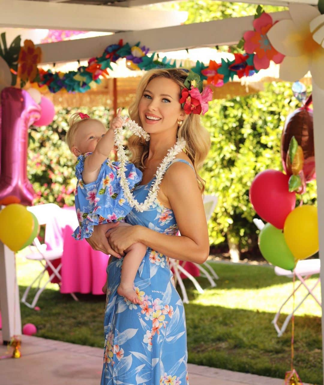 ティファニー・トートさんのインスタグラム写真 - (ティファニー・トートInstagram)「P’s first luau was a success! 🌺 Can’t believe my lil monkey is 1! 😱」3月28日 4時06分 - tiffanytothxoxo