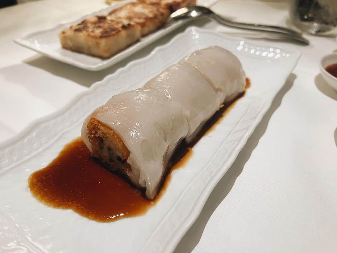 Risako Yamamotoさんのインスタグラム写真 - (Risako YamamotoInstagram)「dinner in Tokyo🗼 行ってみたかった @yaumay_dimsum   初めて食べた腸粉という食べ物があまりに美味しくて、ここの腸粉を食べにまた行きたい♡  中のパリパリ揚げ湯葉がいい仕事してた💛  閉店で追い出されるまで、楽しんだ夜😉🌙  #yaumay #ヤウメイ #東京グルメ」3月28日 8時47分 - risako_yamamoto