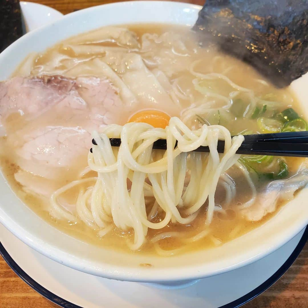 田畑竜介さんのインスタグラム写真 - (田畑竜介Instagram)「ようやく来れた🍜  #北九州市 #ラーメン  #クモノウエ #クモノウエラーメン」3月28日 15時15分 - tabacchi_rkb