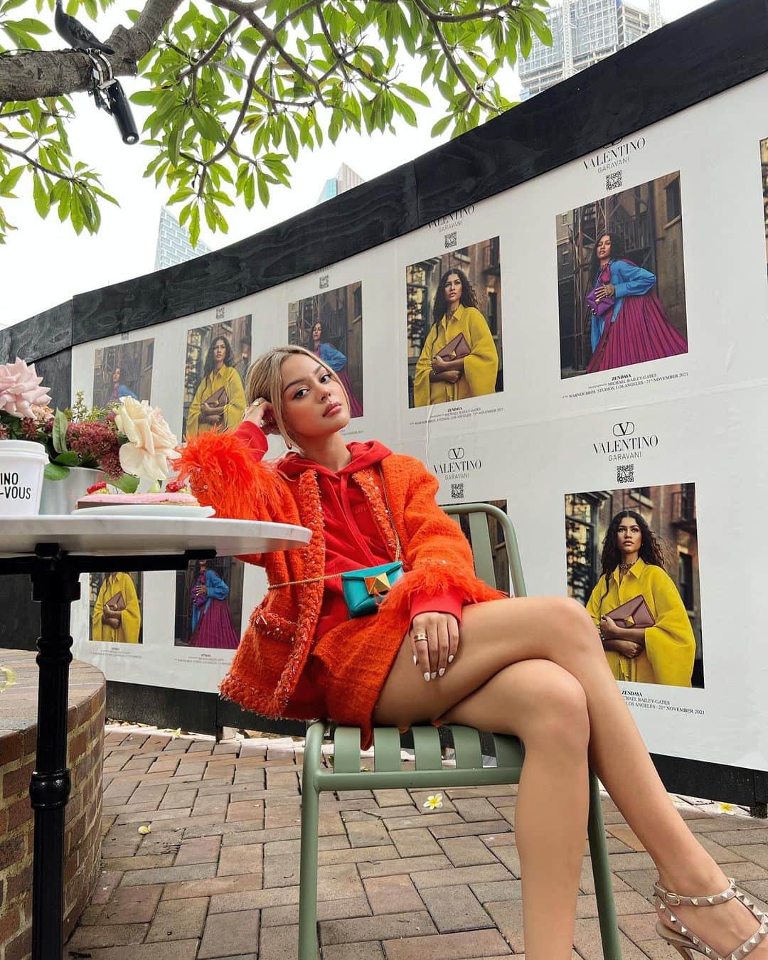 リリーマイマックさんのインスタグラム写真 - (リリーマイマックInstagram)「Australian Parisian brunch with @maisonvalentino 🧡   #OneStudBag #VALENTINOGARAVANI #ValentinoRendezVous @maisonvalentino」3月28日 15時38分 - lilymaymac