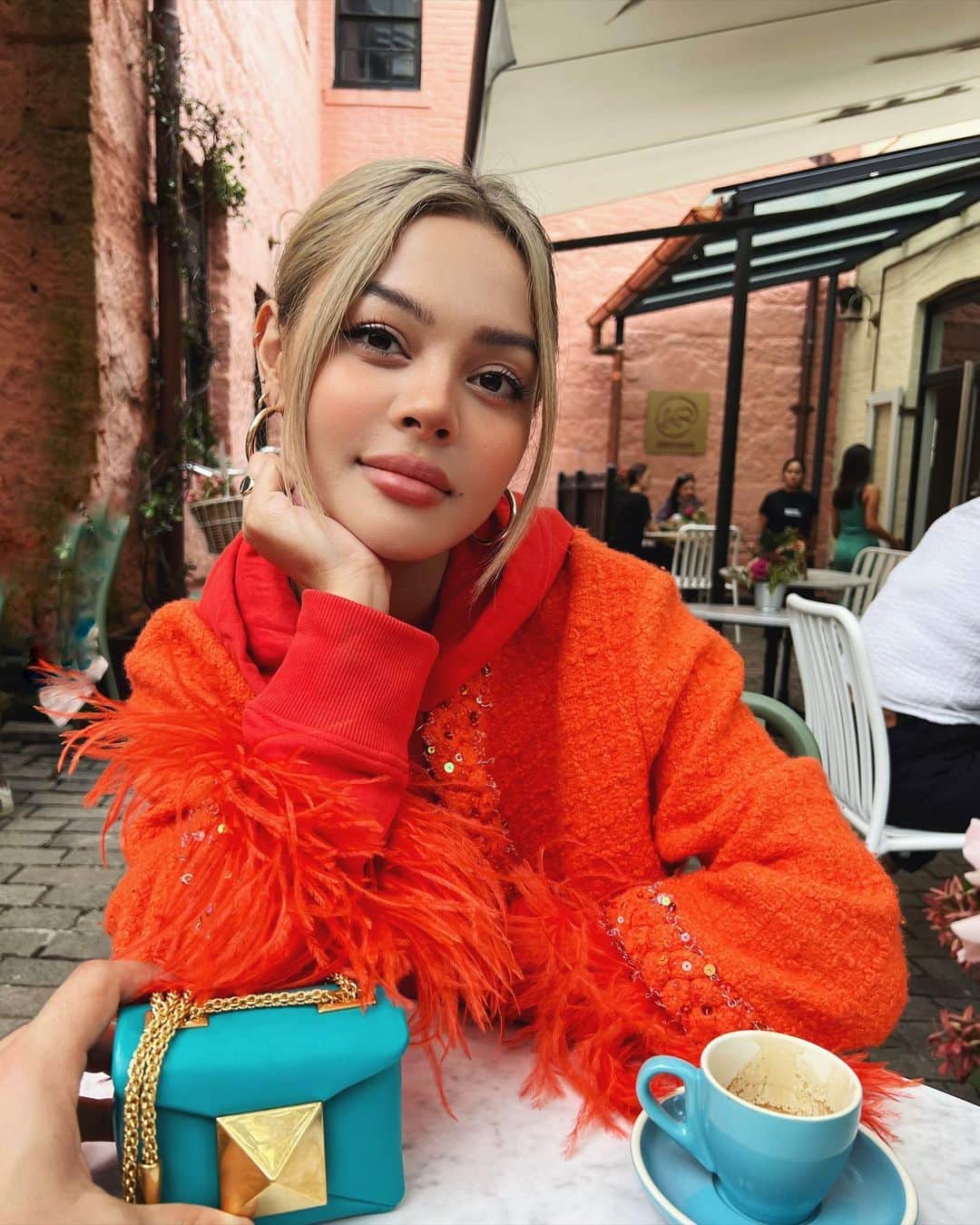 リリーマイマックさんのインスタグラム写真 - (リリーマイマックInstagram)「Australian Parisian brunch with @maisonvalentino 🧡   #OneStudBag #VALENTINOGARAVANI #ValentinoRendezVous @maisonvalentino」3月28日 15時38分 - lilymaymac