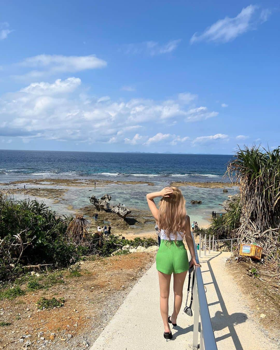 美女美容事情さんのインスタグラム写真 - (美女美容事情Instagram)「《沖縄のリゾートで☀️🌴🍍》 *⁠ 今回ご紹介させて頂きますのは!!👀❤︎⁠⠀ 夏音さん< @natsune__72 >の素敵なお写真📸⁠⠀⁠⠀⁠⠀⁠ *⁠⠀⁠⠀⁠⠀⁠⠀ 美人すぎるギャルｉｎ沖縄✴︎🧡💚🌈 ごろーんと寝そべる姿がたまらないです☺️💕 *⠀⁠⠀⁠⠀⁠⠀⁠⠀ 夏音さん< @natsune__72 > ⁠⠀⁠⠀⁠⠀⁠⠀ 素敵な投稿ありがとうございました☺️📸✨ *⠀⁠⠀⁠⠀⁠⠀⁠⠀ 夏音さんのアカウントには他にも素晴らしい投稿が沢山ありますので是非覗いてみてくださいね💁‍♀️💙⁠⠀⁠⠀⁠⠀⁠⠀ *⠀⁠⠀⁠⠀⁠⠀⁠⠀ △▼△▼△▼△▼△▼△▼△▼△▼△▼ ⁠⠀⁠⠀⁠⠀ ❤🧡💛「美女美容事情」💚💙💜⠀⠀⠀⠀⠀⠀⠀⠀⠀⠀⠀⠀⠀⠀⁠⠀⁠⠀⁠⠀⁠⠀⁠⠀ 👇掲載ご希望の方は👇⠀⠀⠀⠀⠀⠀⠀⠀⠀⠀⠀⠀⠀⠀⠀⁠⠀⁠⠀⁠⠀⁠⠀⁠⠀ @b_b_j.jタグ付けと🖤 #ビジョビ ⁠⠀ 🖤タグ付けお願いします✨⠀⠀⠀⠀⠀⠀⠀⠀⠀⠀⠀⠀⠀⠀⠀⁠⠀⁠⠀⁠⠀⁠⠀⁠⠀ △▼△▼△▼△▼△▼△▼△▼△▼△▼ ⁠⠀⁠ #ギャル #姉ギャル #ギャルしか勝たん #なつね #夏音 #nutsモデル #ギャル天使 #沖縄 #沖縄リゾート #カヌチャリゾート」3月28日 17時00分 - b_b_j.j