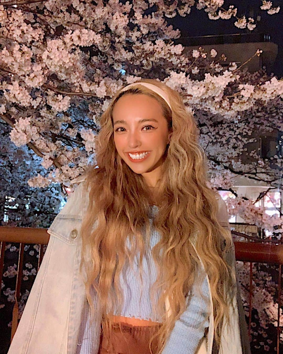 ユミ さんのインスタグラム写真 - (ユミ Instagram)「soo beautiful Cherry Blossoms 🌸🌸🌸  夜桜walking🫠🌸🌔 ライトアップされ満開ゴージャスに咲き乱れる🌸が 綺麗すぎて 心もHappy満開～🫰🏼😌☺️💖  #sakura#桜#桜咲く#🌸 #beautiful#nature#earth #CherryBlossoms」3月28日 17時28分 - yuminchu1029