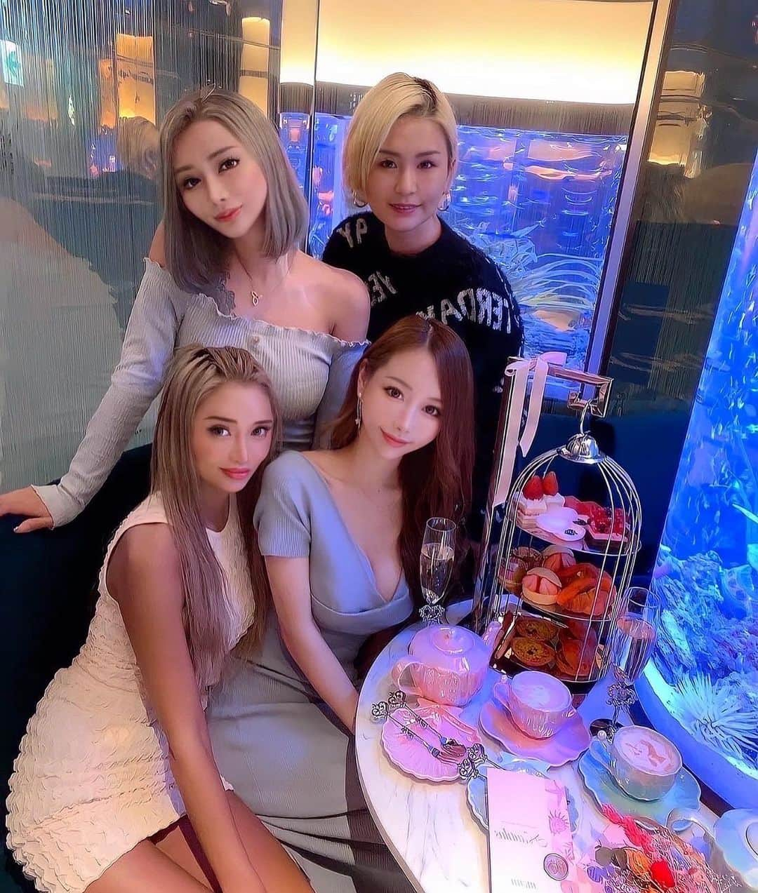 小松崎真理さんのインスタグラム写真 - (小松崎真理Instagram)「@aquarium_nautilus_ でafternoon tea💕🐠女子会したよ〜😌 ・ 全部が可愛すぎるカフェだったぁ🍰☕️ ・ ・ ・ #上野#上野カフェ#アクアリウム#アリエル#アフタヌーンティー#カフェ#女子会#スイーツ#デザート#ラテアート##afternoontea#ueno#aquarium」3月28日 20時14分 - xs2.mari.s2x