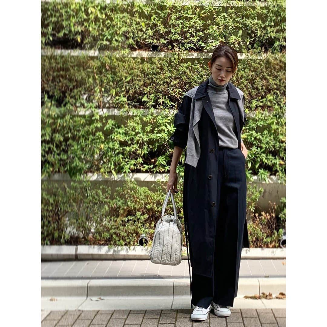 武藤京子さんのインスタグラム写真 - (武藤京子Instagram)「* * 先日のお洋服 * NAVY×GRAY×WHITE * 暖かだったり 寒かったり 何を着たら良いものか…🙄 * #beautyandyouth #curensology #anyahindmarch #converse #アメブロ更新しました」3月28日 21時07分 - kyokomuto0628