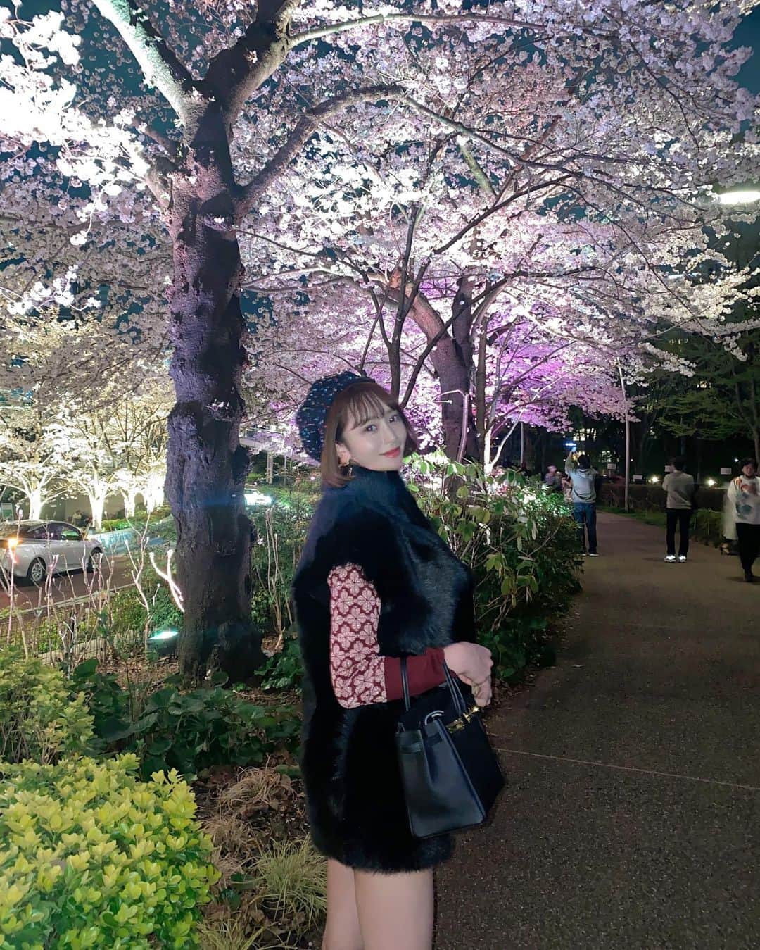 春木結宇さんのインスタグラム写真 - (春木結宇Instagram)「妹とママと夜桜🌸💕」3月29日 6時19分 - y33_bonny