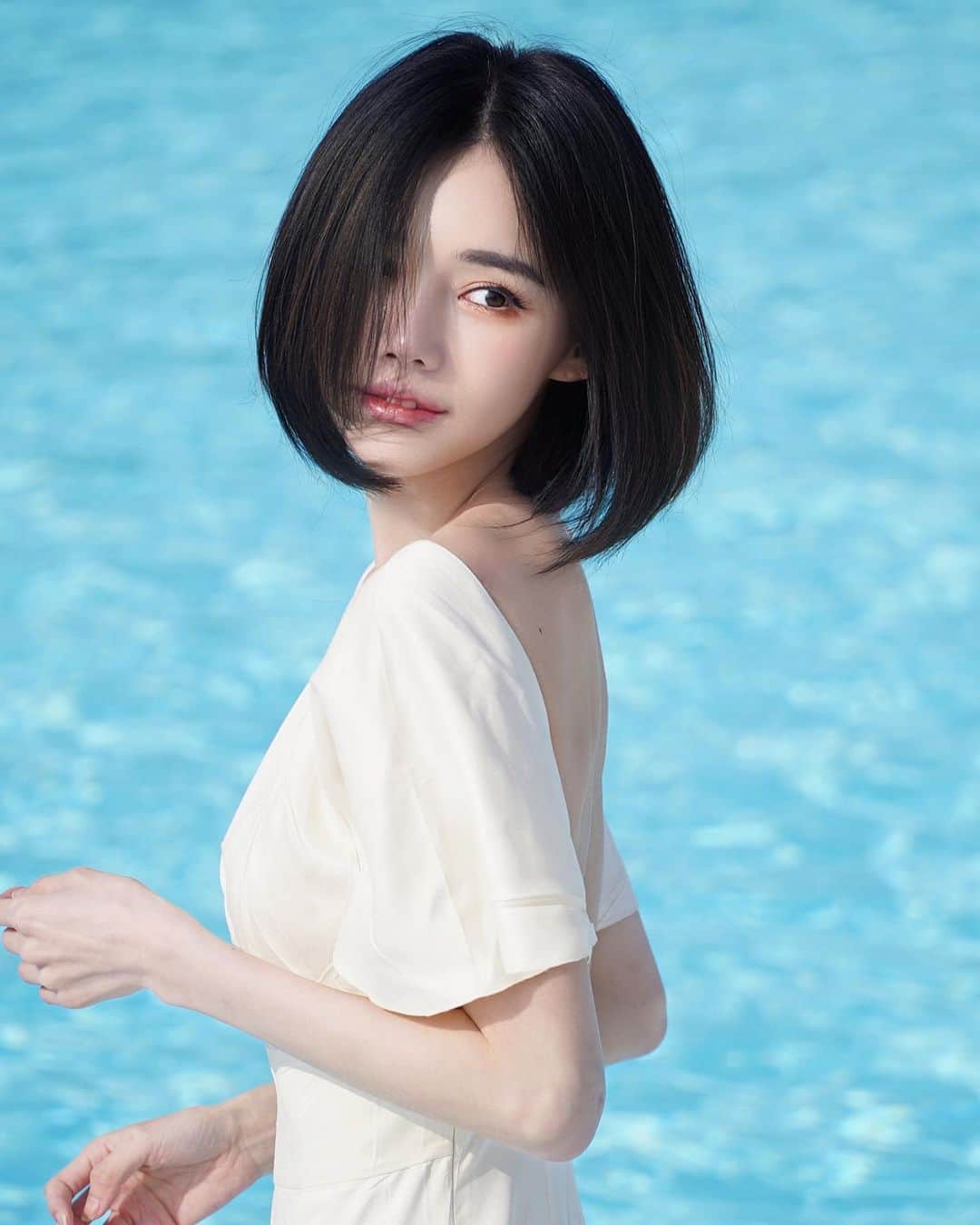 Han Ga Eunさんのインスタグラム写真 - (Han Ga EunInstagram)「수영장이 넓고 탁트여서 찍으면 화보되는  아침빛부터 이쁘게 좋아서  너무 이쁘게 수영장쪽이 몽환적이게 나왔어요 🌊💖」3月29日 7時25分 - gaeungbebe