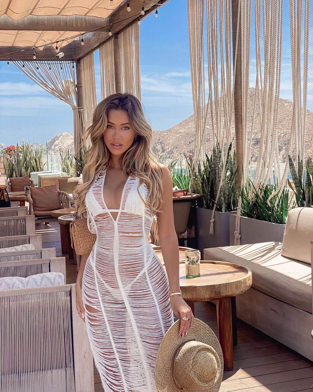 Cindy Pradoさんのインスタグラム写真 - (Cindy PradoInstagram)「Can’t go on vacation without the perfect cover up @fashionnova 🌞🌴」3月29日 7時43分 - cindyprado