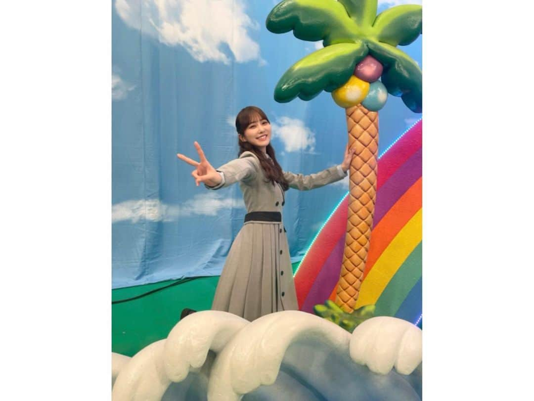 加藤史帆さんのインスタグラム写真 - (加藤史帆Instagram)「☀️🌈  ひかりTV「大好き！日向坂46 その2🌈」 <前編>　の配信が本日あります！ 3/29(火) 16:00〜ビデオ配信 4/2 (土)  20:00～ ひかりTVチャンネル  今回はメンバー自らが教壇に立ち、 授業形式で日向坂46 の魅力をお届けします🏫💫  担任の先生にはいつもお世話になっている柴田さん！ そして生徒にずぅぅぅぅっとお会いしたかったヒコロヒーさん！！ 更に大好きな先人DJ KOOさん、そしてトム・ブラウンの布川さん、きつねさんが出演してくださいました！  収録もの凄く楽しかったです！！ わたくし加藤史帆も先生として教壇に立ちましたのでお楽しみに🫠  是非ご覧ください、 宜しくお願いします！  #大好き日向坂46その2 #でいっぱいツイートお願いします #柴田さんお顔が小さいのでかなり後ろに下がったらちょうど同じくらいのサイズになりました #初めて生で見るヒコロヒーさんやっぱりカッコよかったです #収録の合間KOOさんとたくさんお話しさせていただけてEZDODANCEな気持ちになりました #日向坂46 #加藤史帆 #shihogram」3月29日 15時16分 - katoshi.official