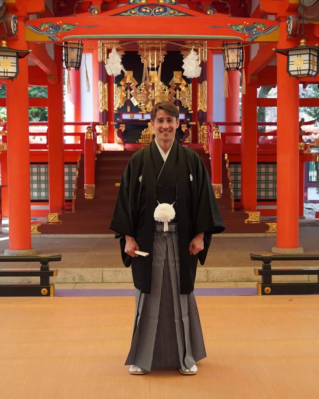 ヴィッセル神戸さんのインスタグラム写真 - (ヴィッセル神戸Instagram)「ボージャン選手が生田神社で着物を着て茶道を体験！⛩️🍵 茶和楽日会の方に教えていただきました。 日本にしっかり馴染んでいます。  動画は近日ヴィッセル神戸の公式YouTubeチャンネルで公開！  @BoKrkic is experiencing everything Japan has to offer. ⛩️🍵  #vissel #visselkobe #ヴィッセル #ヴィッセル神戸 #Kobe #神戸 #一致団結 #WeAreKobe #一戦必勝 #KobeForeverForward #JLeague #Jリーグ #RoadToAsia #神戸からアジアへ #Bojan #ボージャン #生田神社 #着物 #茶道」3月29日 16時00分 - visselkobe