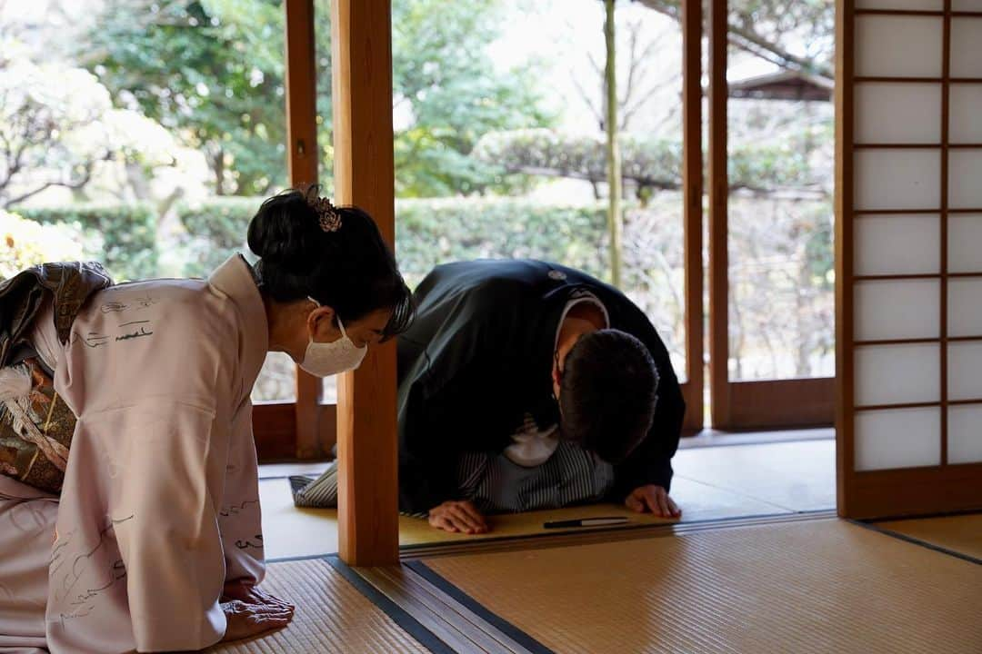 ボージャン・クルキッチさんのインスタグラム写真 - (ボージャン・クルキッチInstagram)「Tea ceremony 🍵   Grateful to have had the most authentic experience of this lovely ritual, which teaches you to appreciate the greatness of small things, such as a sip from a simple cup of tea. 🙏🏻  Ceremonia del té 🍵   Agradecido por vivir de la forma más auténtica este bonito ritual donde te enseñan a valorar la grandeza de las pequeñas cosas, como un sorbo en una simple taza de té. 🙏🏻」3月29日 18時27分 - bokrkic