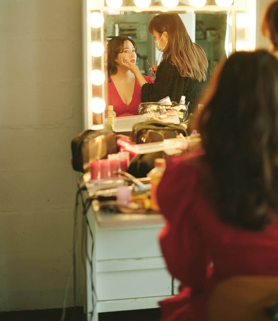 平田梨奈さんのインスタグラム写真 - (平田梨奈Instagram)「Mirror Mirror on the wall… 🪞  ・ ・ ・  Hair/Makeup  @cocooosaki   Camera @takuro_abe   #えろりー」3月29日 19時09分 - hirari_official